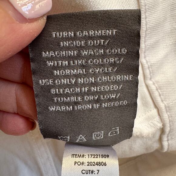 Torrid White Crop Denim Vest NEW Size 3 3X NWT Closet Staple Capsule Wardrobe - Picture 13 of 16